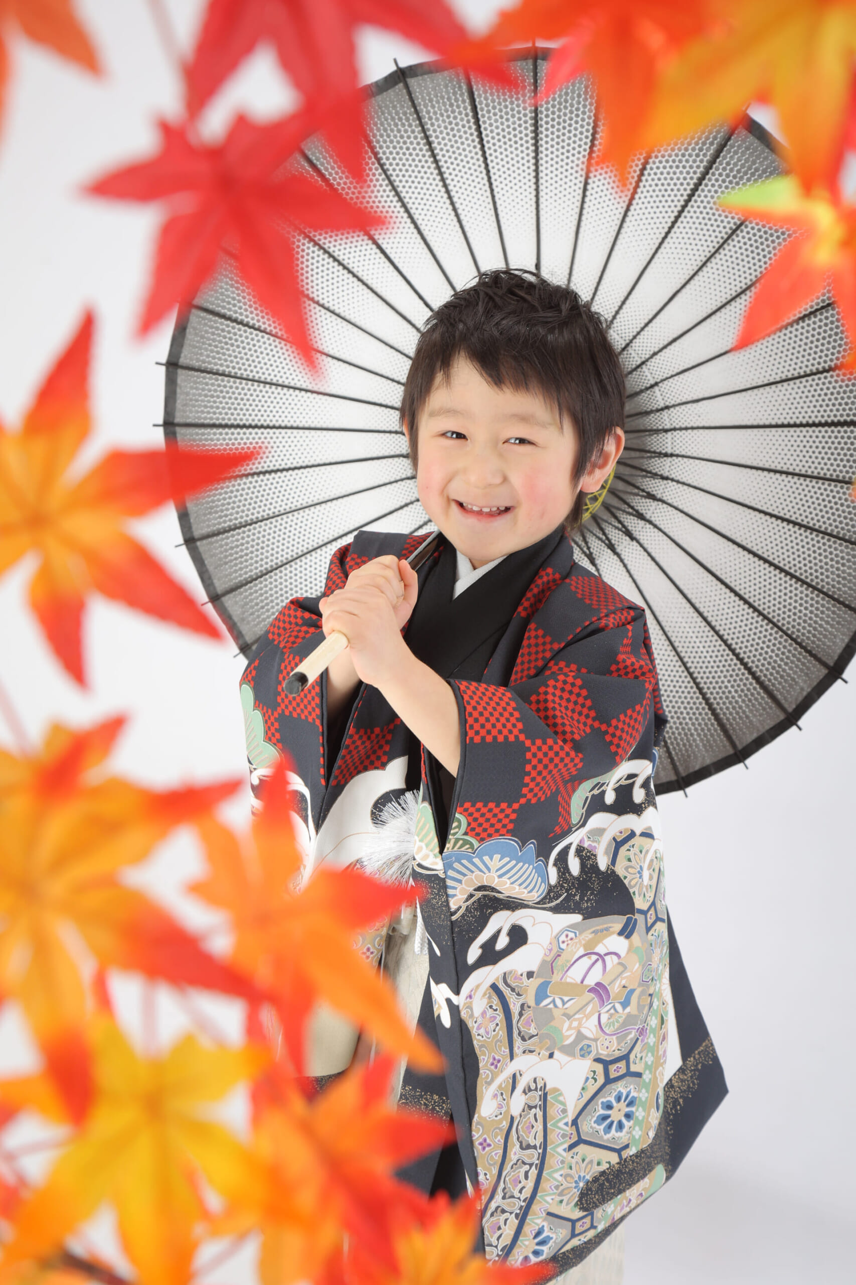 羽織袴姿で七五三撮影をする5歳の男の子